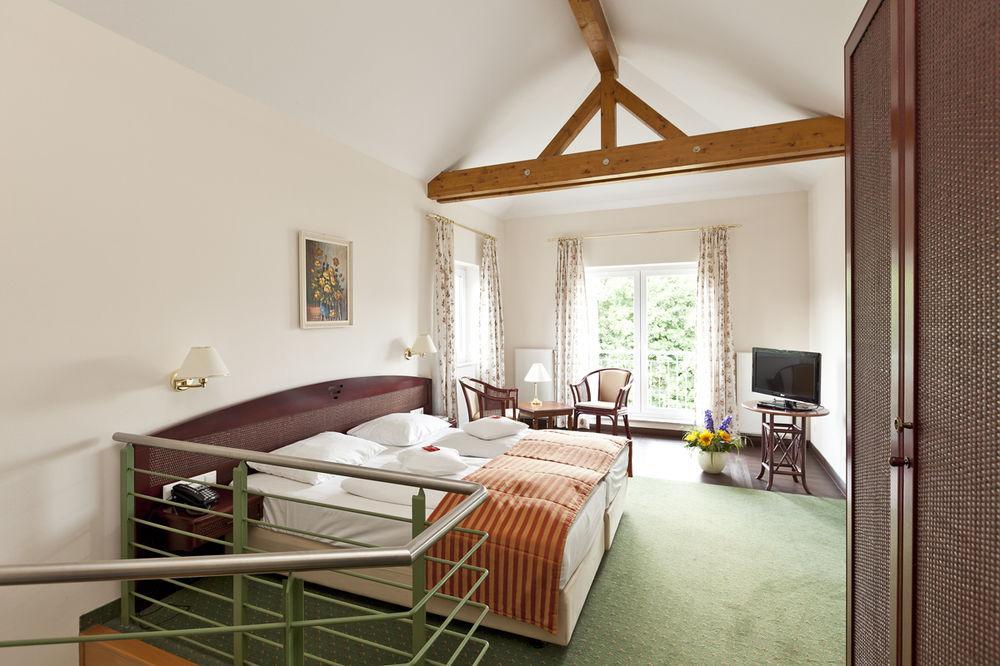 Seehotel Schloss Klink Exterior photo